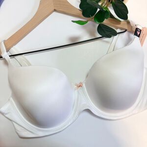 Victoria's Secret White Body By Victoria Bra 42C NEW WITH TAGS